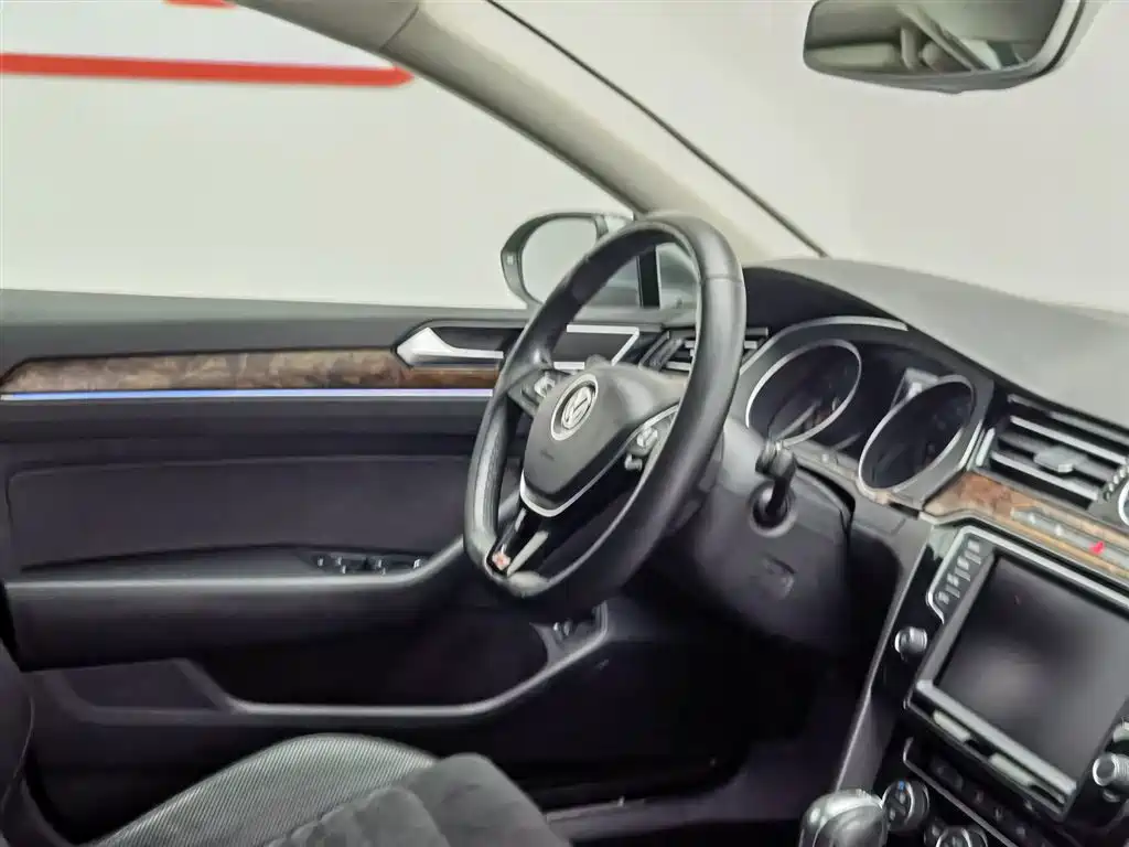 Volkswagen Magotan 2017 330TSI DSG Premium фото 22