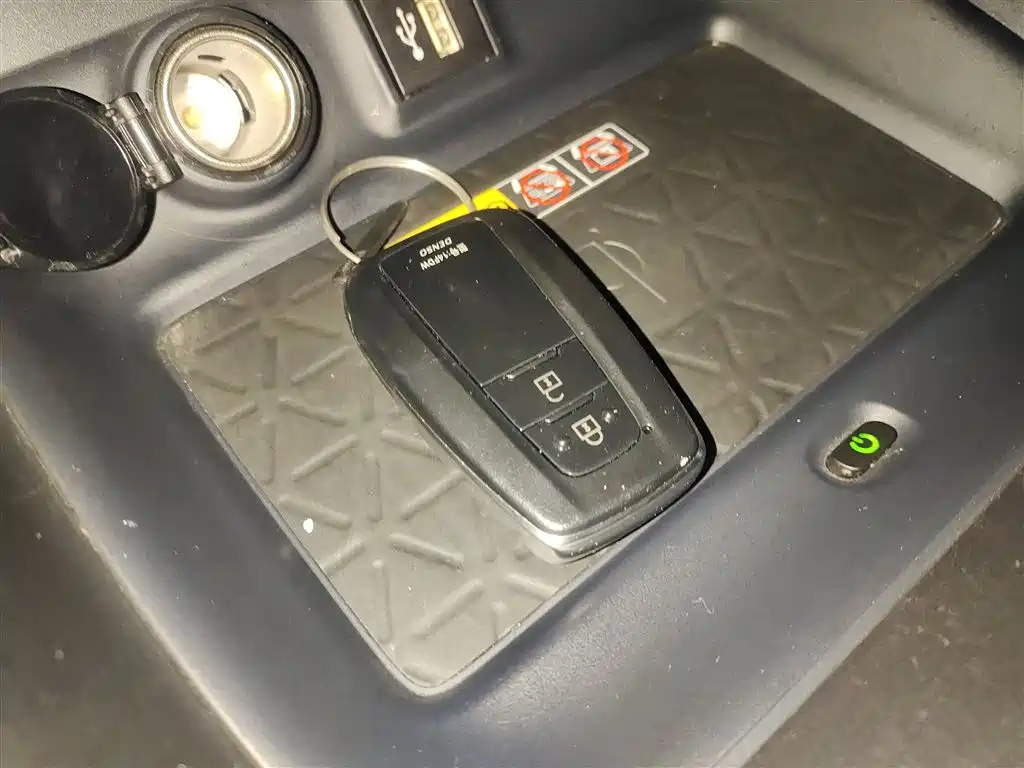 Toyota RAV4 Rongfang 2023 2.0L CVT FWD Style Plus Edition фото 9