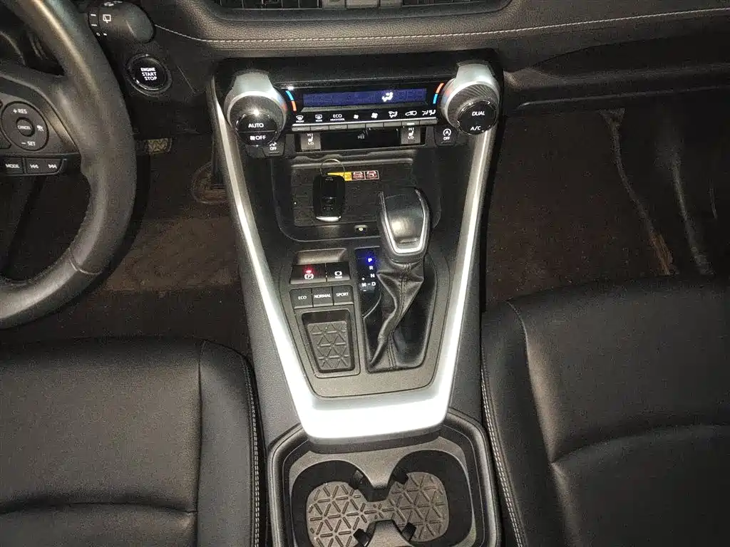Toyota RAV4 Rongfang 2023 2.0L CVT FWD Style Plus Edition фото 14