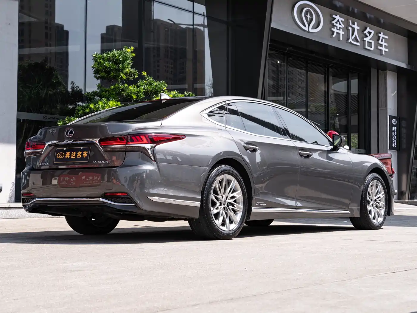 Lexus LS 2018 500h Luxury Edition China V фото 3