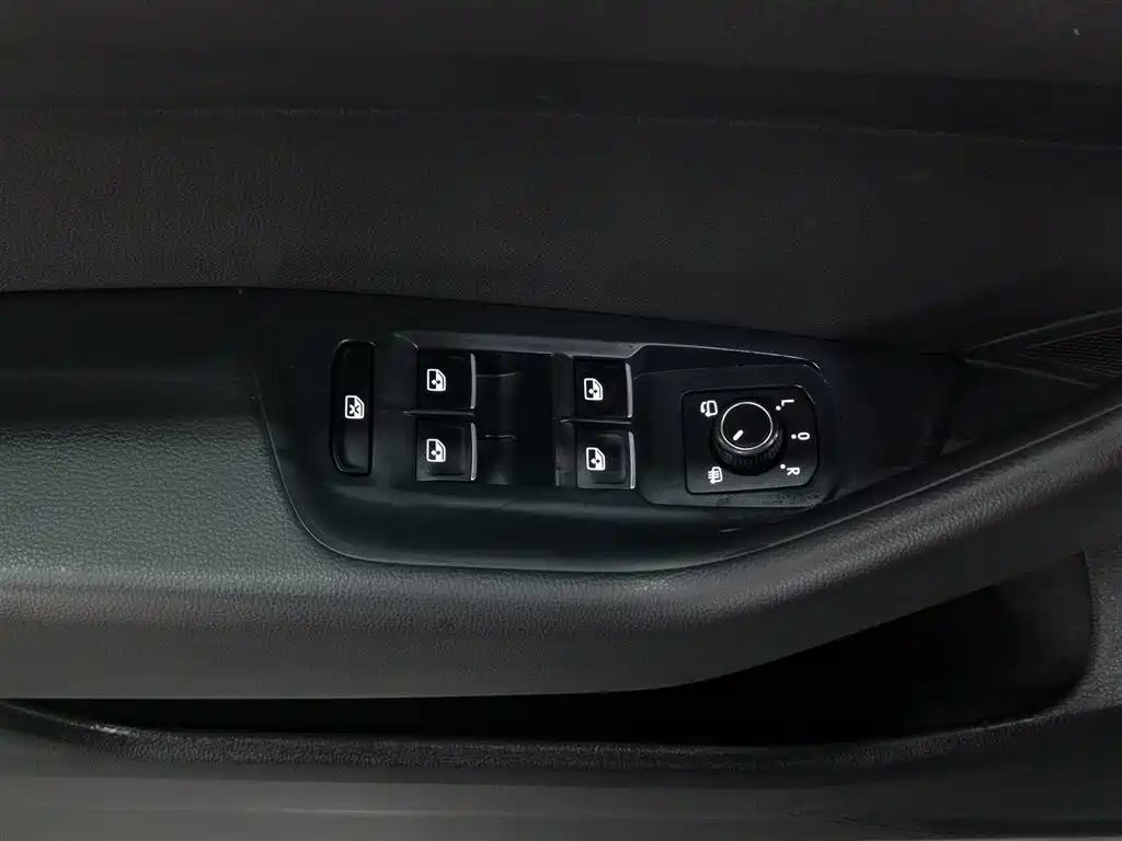 Volkswagen FAW-Volkswagen CC 2019 330TSI Charming Appearance (China V) фото 9