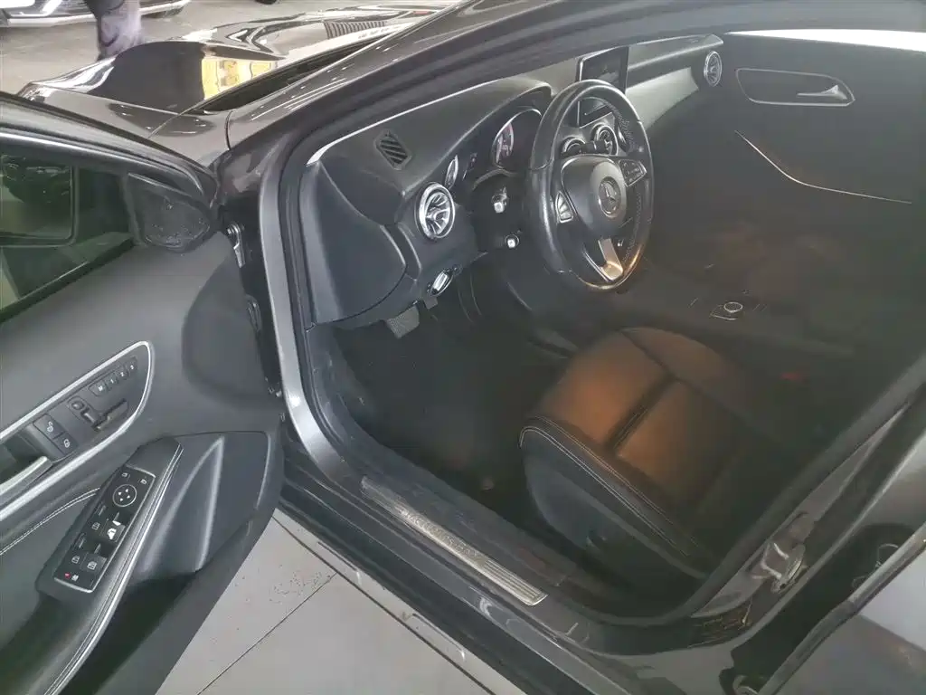 Mercedes-Benz GLA 2016 GLA 200 Dynamic фото 16