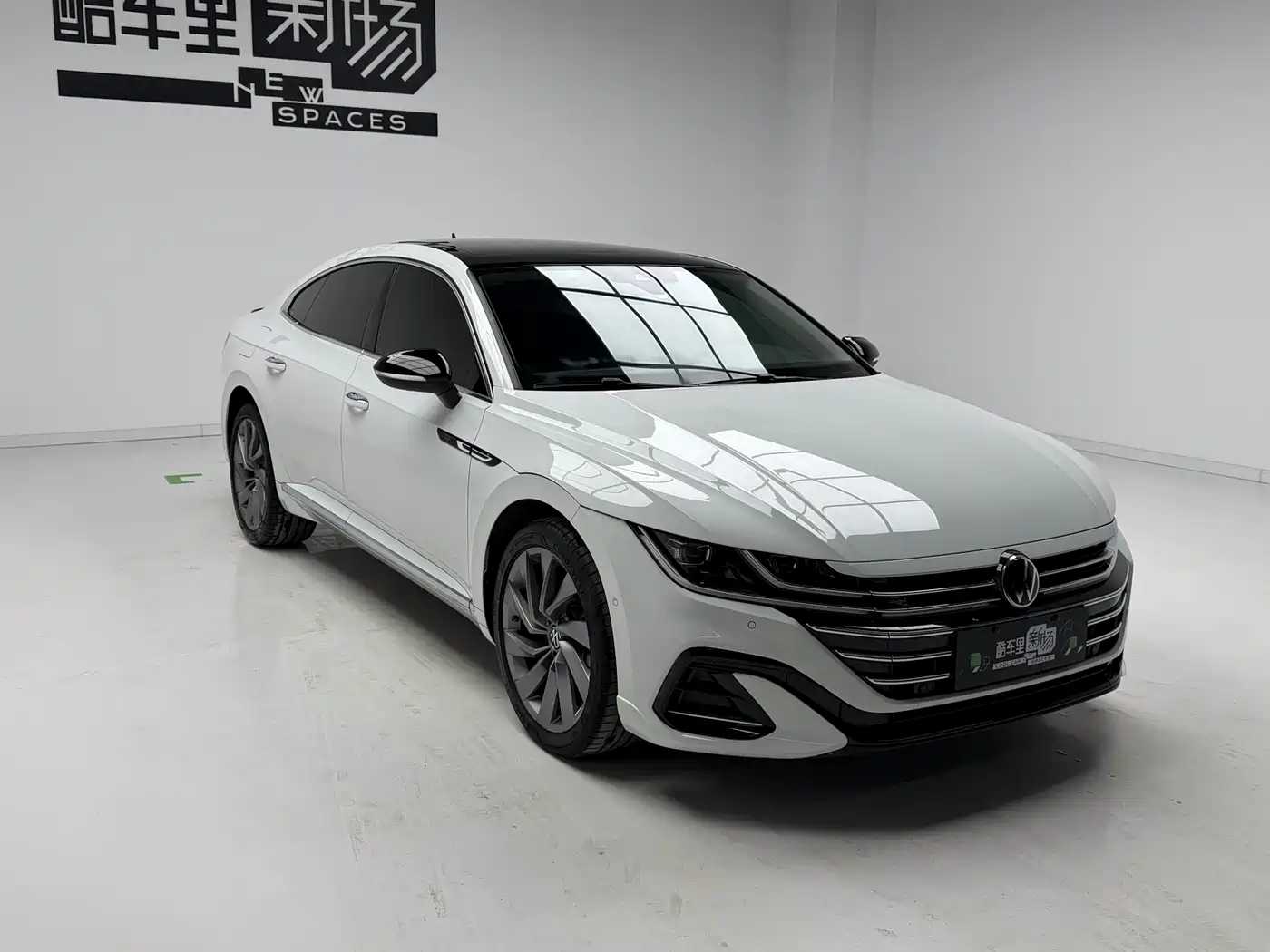 Volkswagen FAW-Volkswagen CC 2021 380TSI Eye-catching Edition 30th Anniversary фото 3