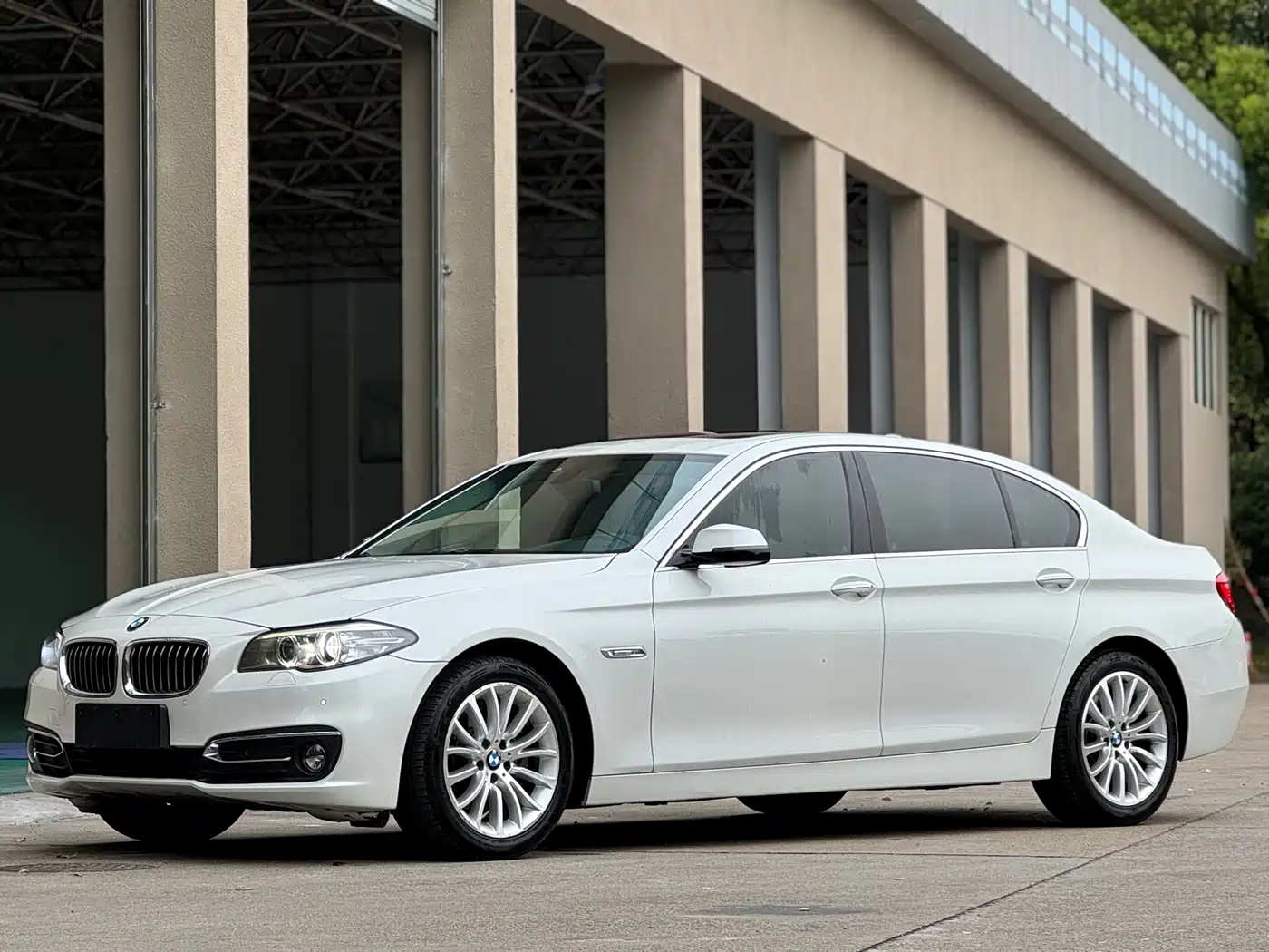 BMW 5 Series 2014 525Li Luxury Design Package