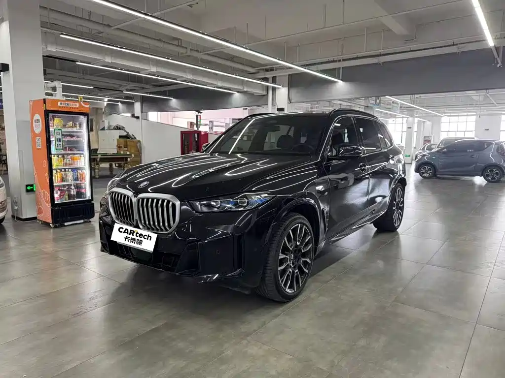 BMW X5 2023 xDrive 40Li M Sport Black Night Package