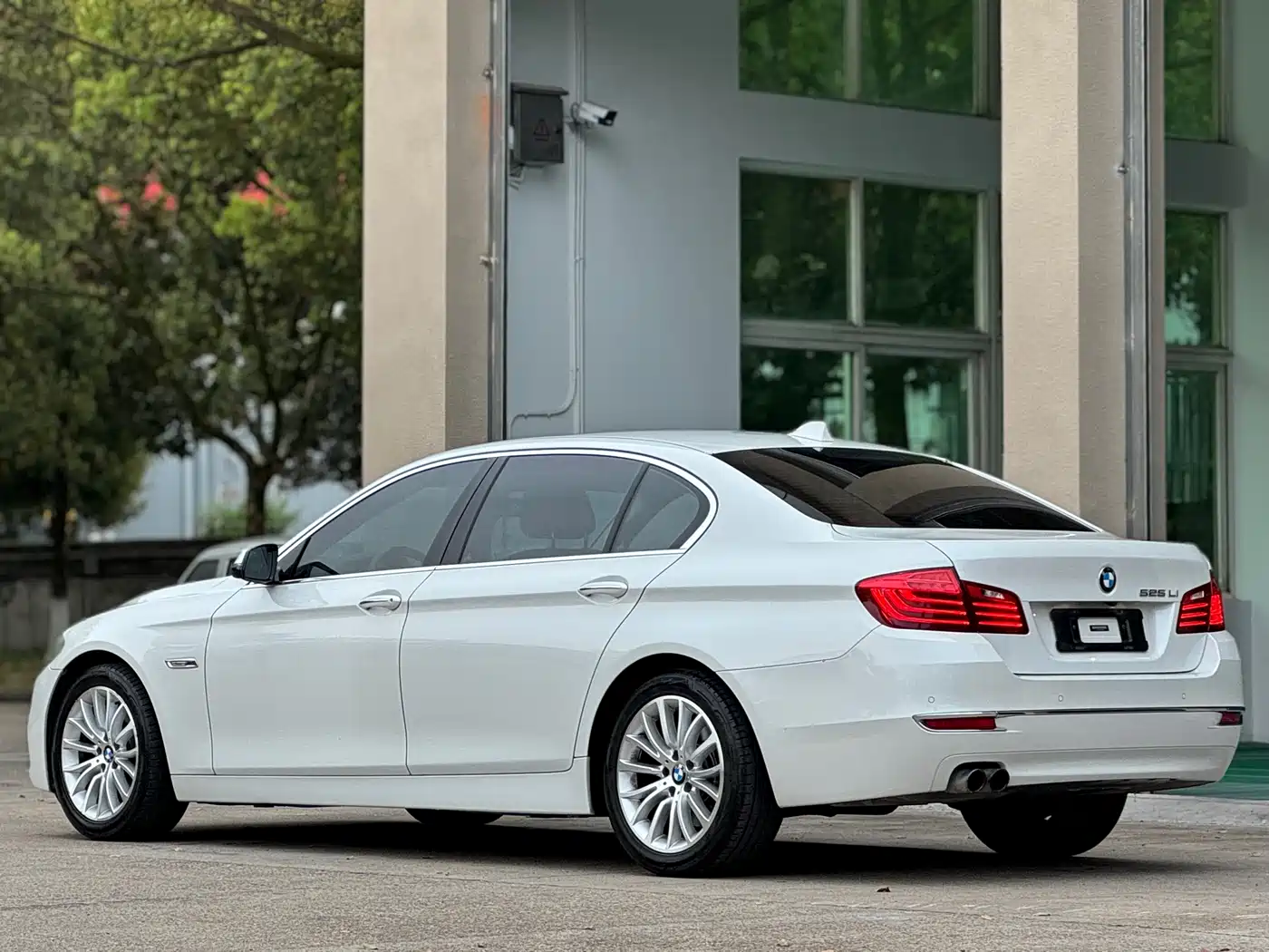 BMW 5 Series 2014 525Li Luxury Design Package фото 3