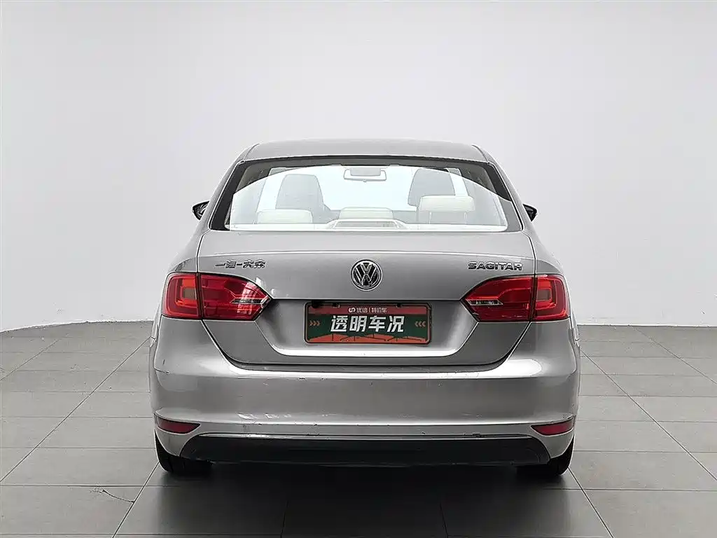 Volkswagen Sagitar 2012 1.6L Automatic Comfort Type фото 4