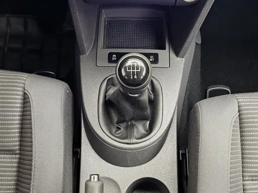 Volkswagen Touran 2013 1.4T Manual Trend 5-seater фото 13