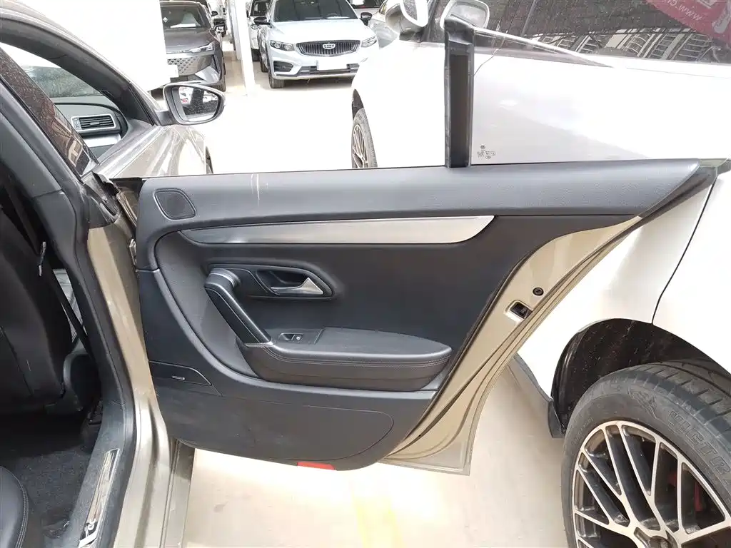Volkswagen FAW-Volkswagen CC 2016 Model 1.8TSI Premium фото 17