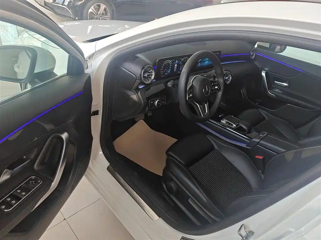 Mercedes-Benz A-Class (Import) 2019 A 200 Dynamic Version фото 12