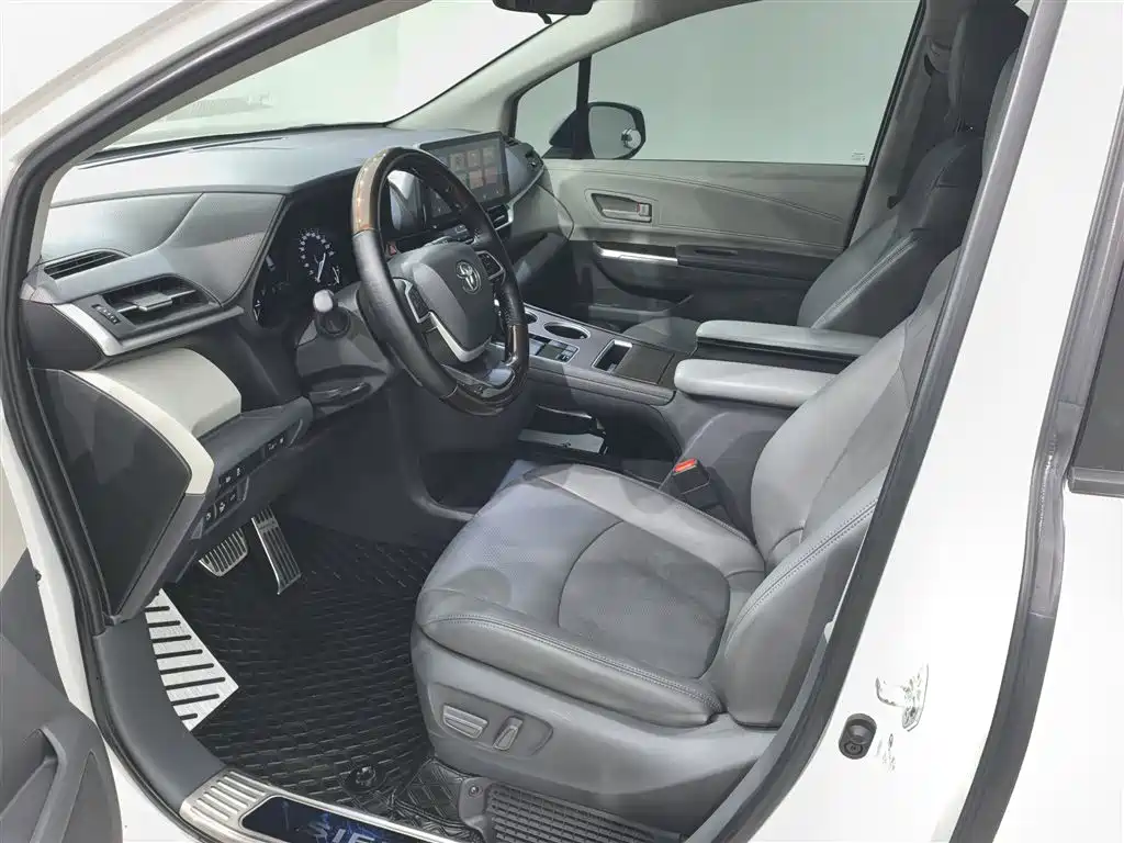 Toyota Sienna 2021 2.5L Hybrid Comfort Edition фото 11