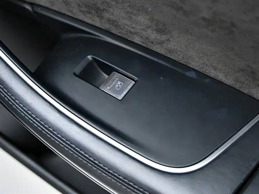 Audi A8 New Energy 2022 A8L 60 TFSIe quattro Collector's Edition фото 32