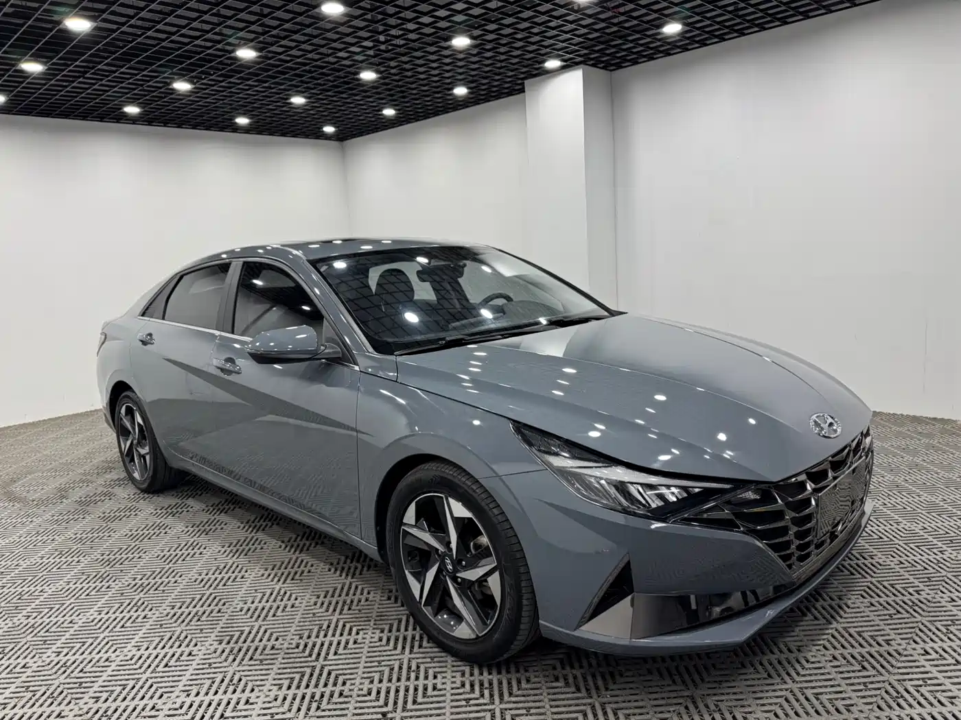 Hyundai Elantra 2021 1.5L CVT LUX Premium Edition