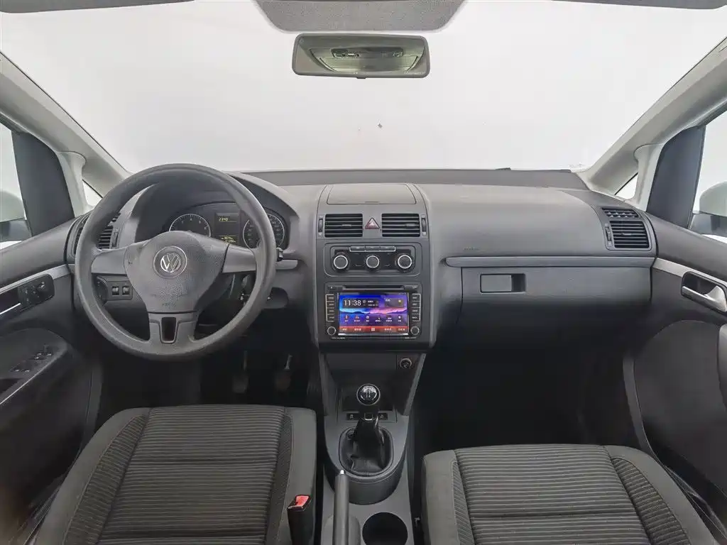 Volkswagen Touran 2015 1.4T Manual Trend Edition 5-seater фото 5