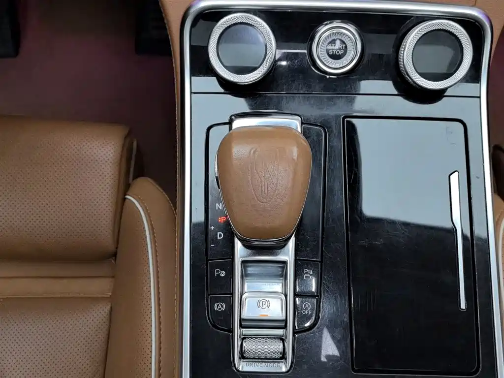 Hongqi H9 2020 2.0T Smart Connection Qi Chang Edition фото 13