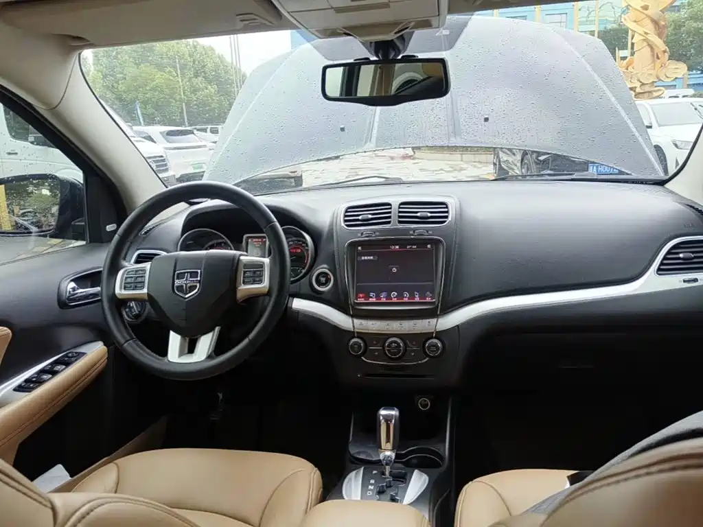 Dodge Journey 2013 2013 Model 2.4L 2WD Premium Edition