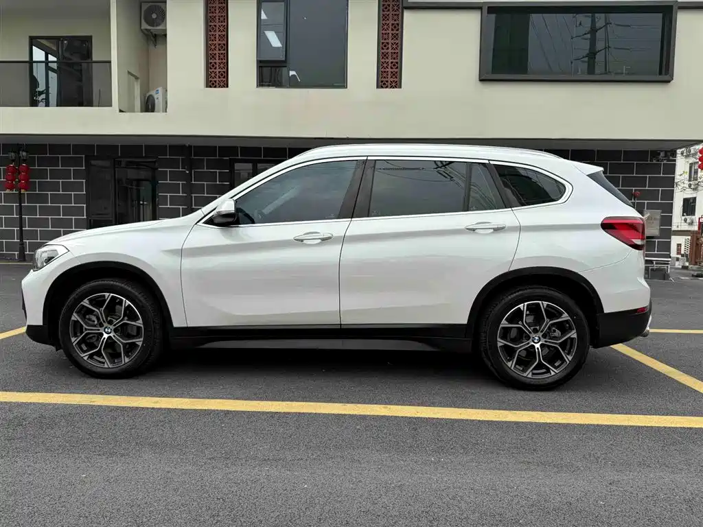 BMW X1 2020 sDrive25Li Leading Model фото 7