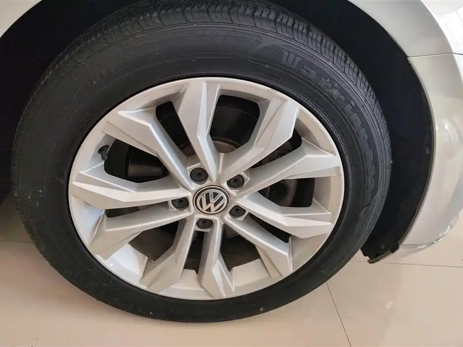 Volkswagen Magotan 2018 Facelift 330TSI DSG Luxury фото 6