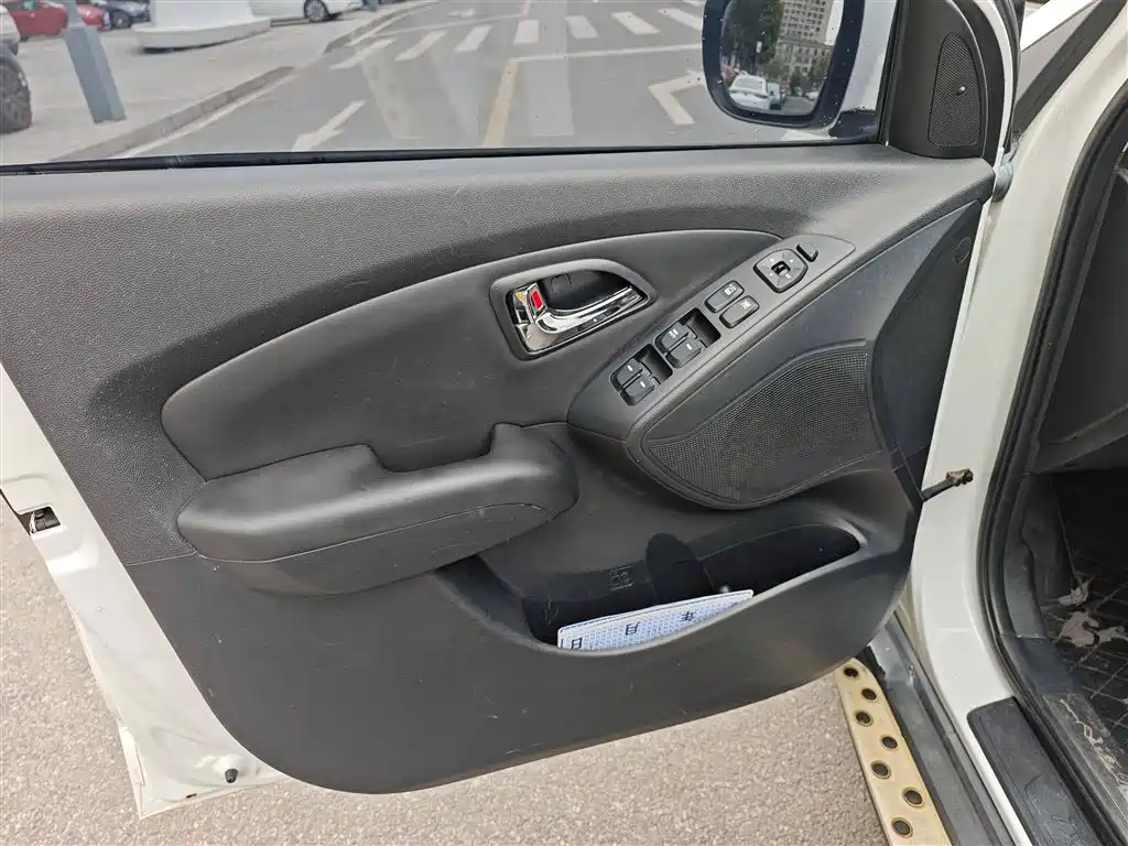 Hyundai Beijing Hyundai ix35 2010 2.4L Automatic 2WD Premium GLS фото 12
