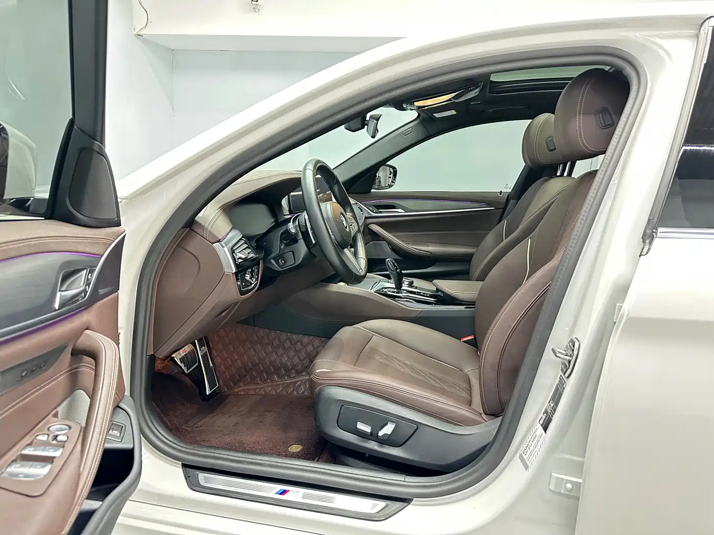 BMW 5 Series 2023 530Li Leading M Sport Package фото 15