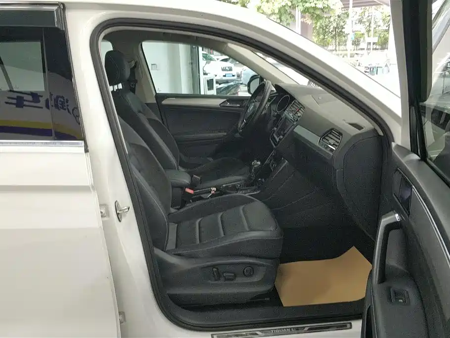 Volkswagen Tiguan L 2017 330TSI Automatic 2WD Luxury Edition фото 8