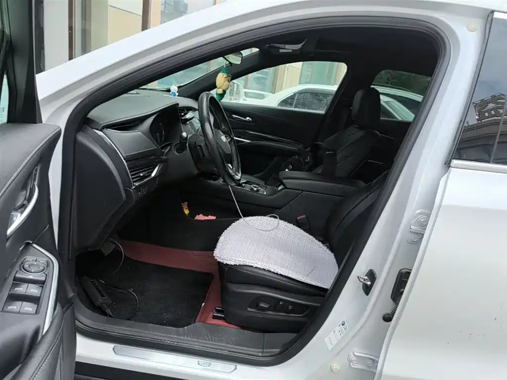 Cadillac XT4 2021 28T FWD Technology Edition фото 15