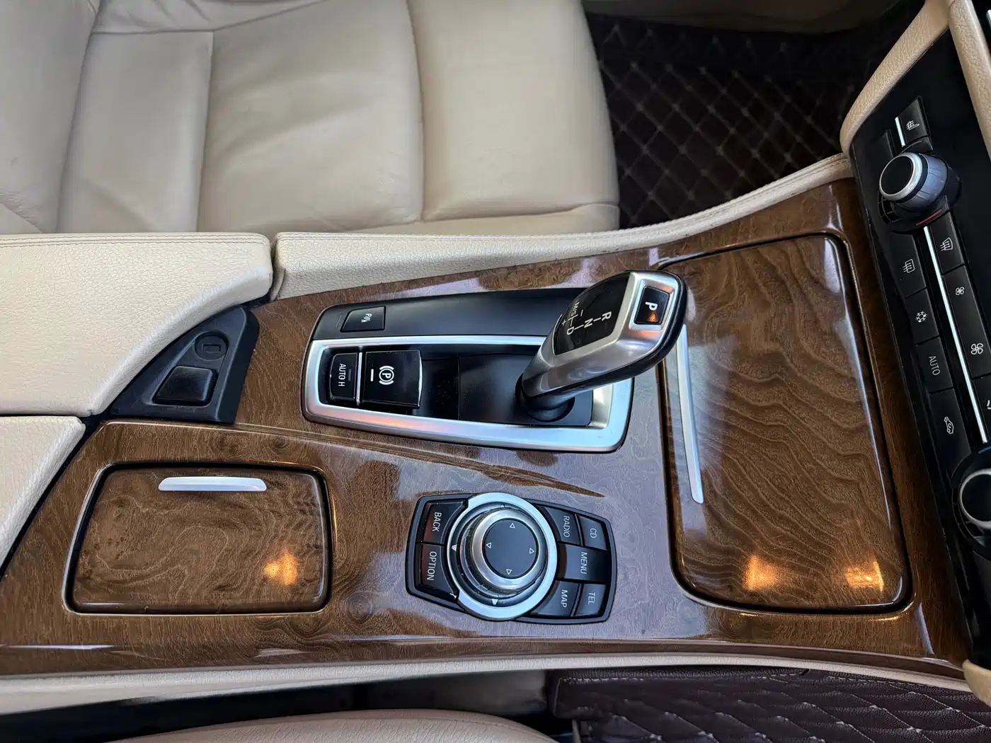 BMW 5 Series 2011 528Li Luxury фото 16