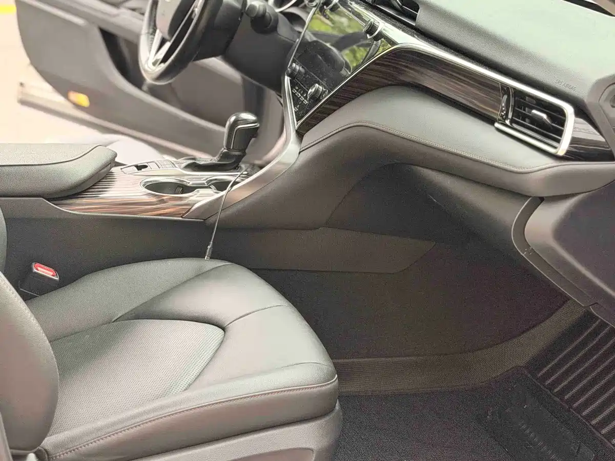 Photo 7 - Toyota Camry