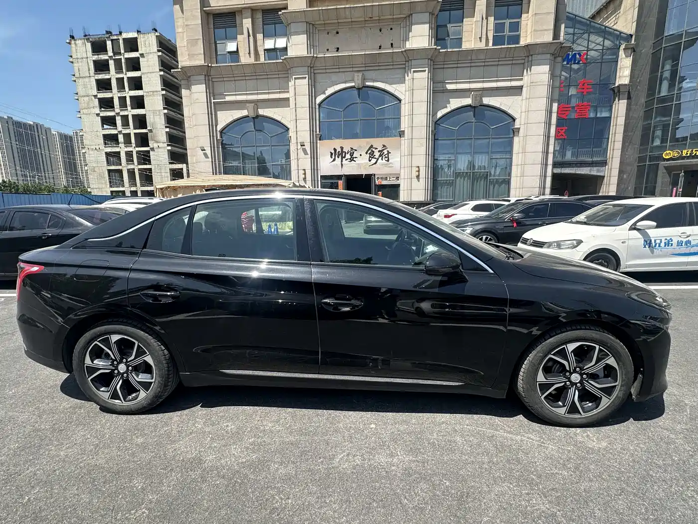 Hongqi E-QM5 2021 Ride-hailing Charging Basic Edition 5-seater фото 4