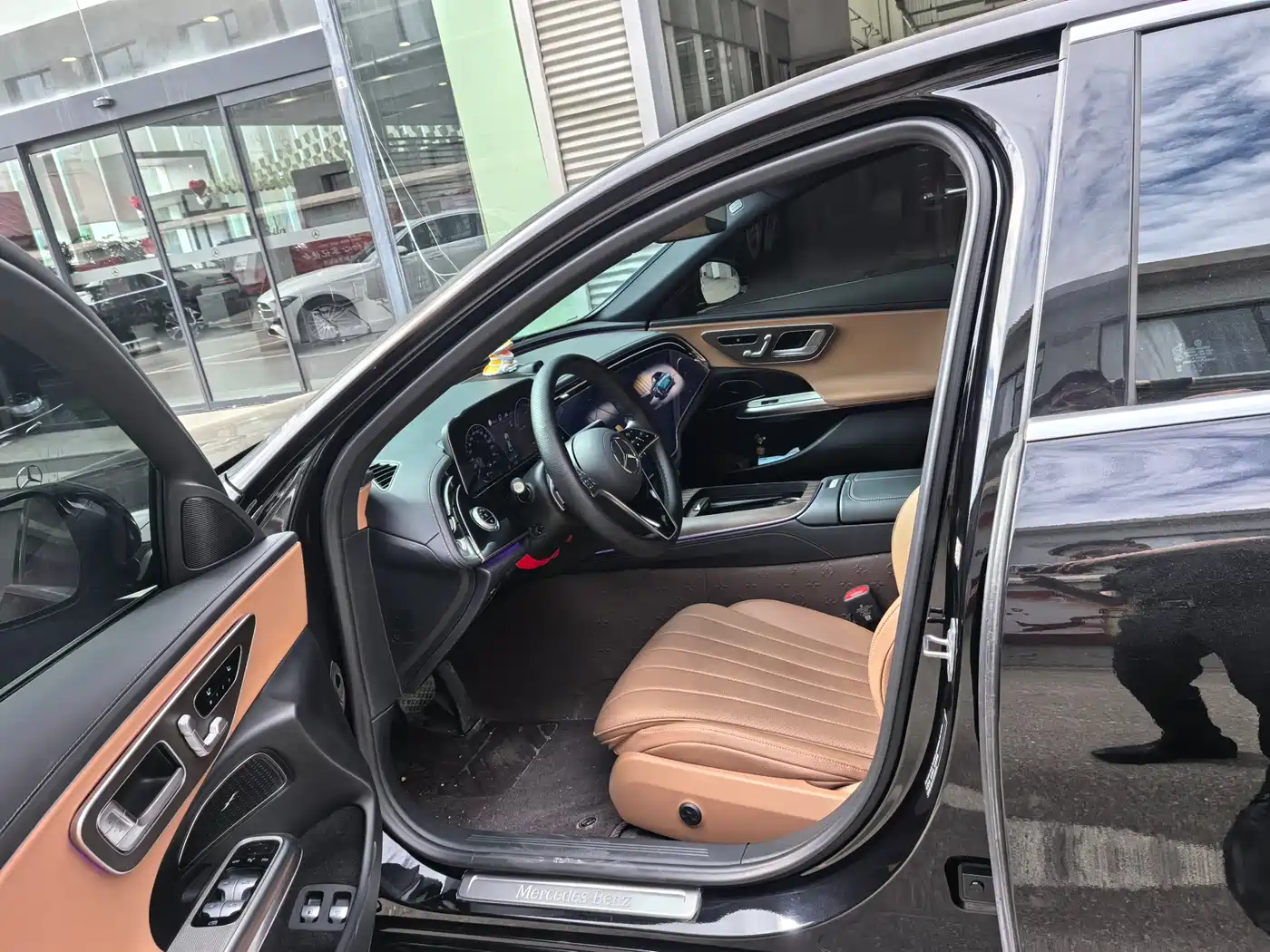 Mercedes-Benz E-Class New Energy 2024 E 350 e L Plug-in Hybrid Sedan фото 9