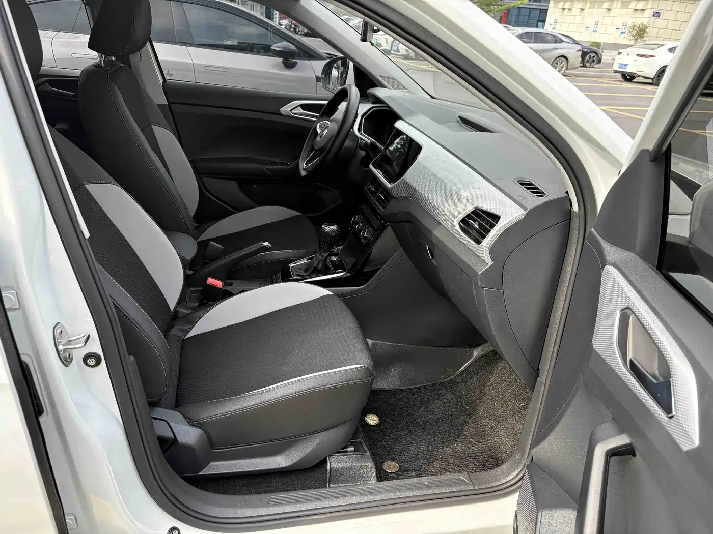Volkswagen Tanying 2021 1.5L Automatic Smart Connect Edition фото 13