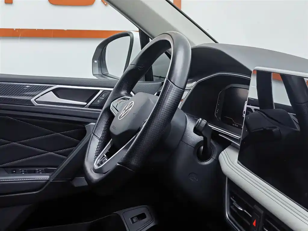 Volkswagen Tiguan L 2023 Facelift 330TSI Auto FWD R-Line Premium фото 22