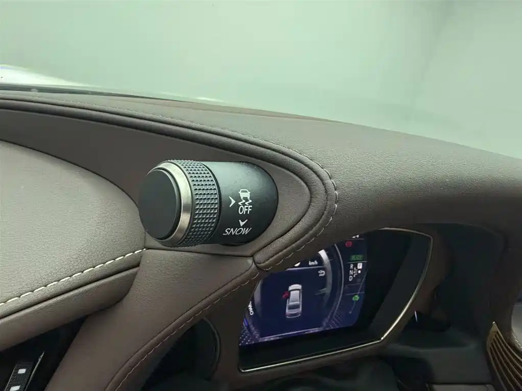 Lexus LS 2020 500h Excellence (China V) фото 9