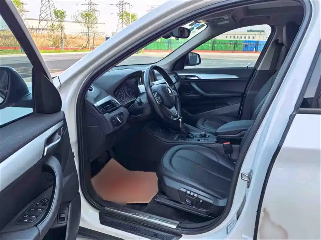 BMW X1 2016 sDrive18Li Premium Model фото 11
