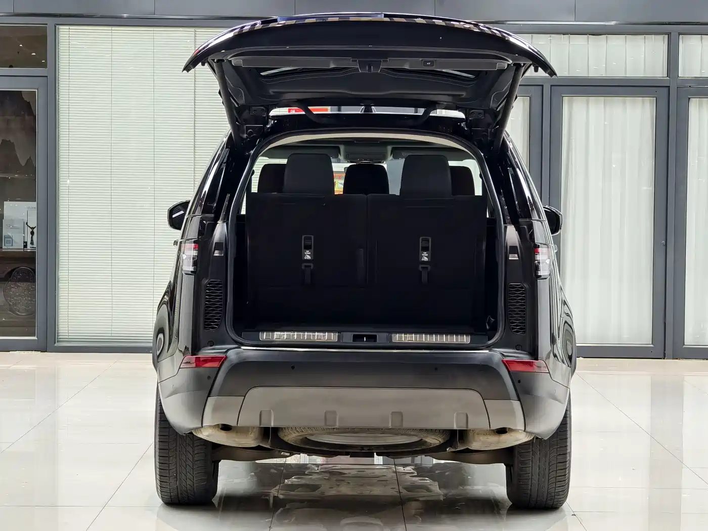 Land Rover Discovery 2019 3.0 SC V6 SE фото 11
