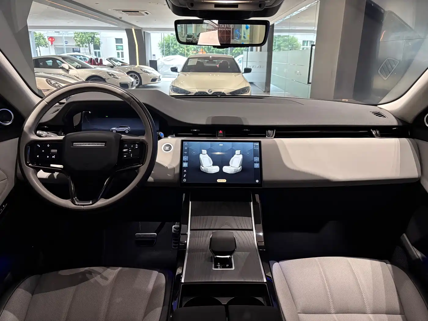 Land Rover Range Rover Evoque 2024 Range Rover Evoque L 249PS Light Master Edition фото 10