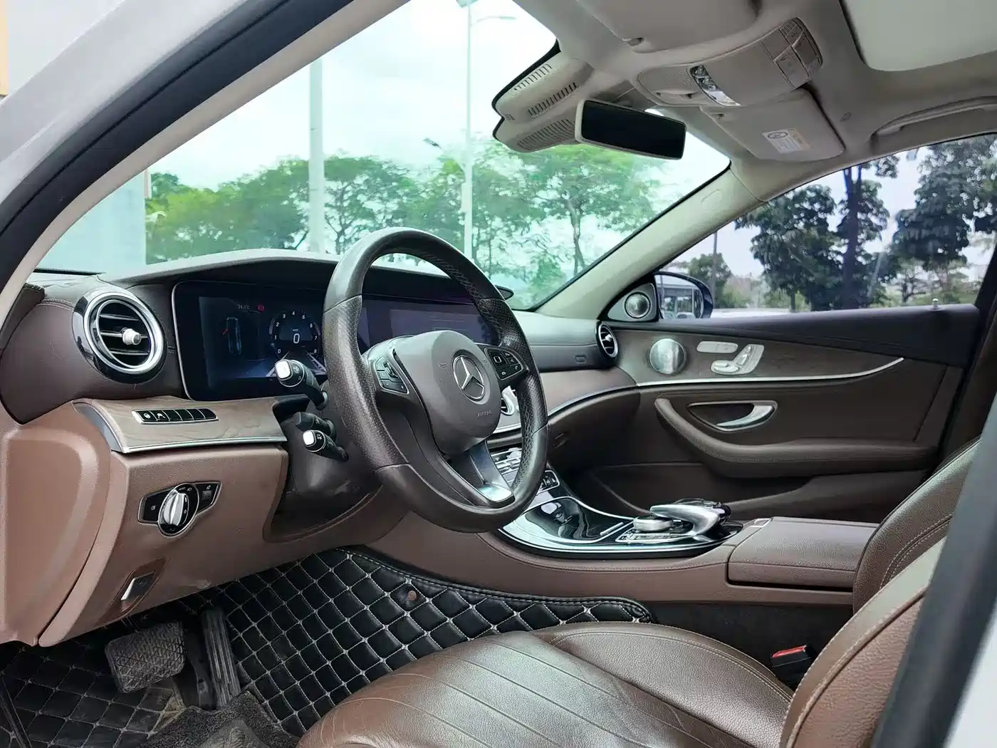 Mercedes-Benz E-Class 2017 Model E 320 L 4MATIC фото 4