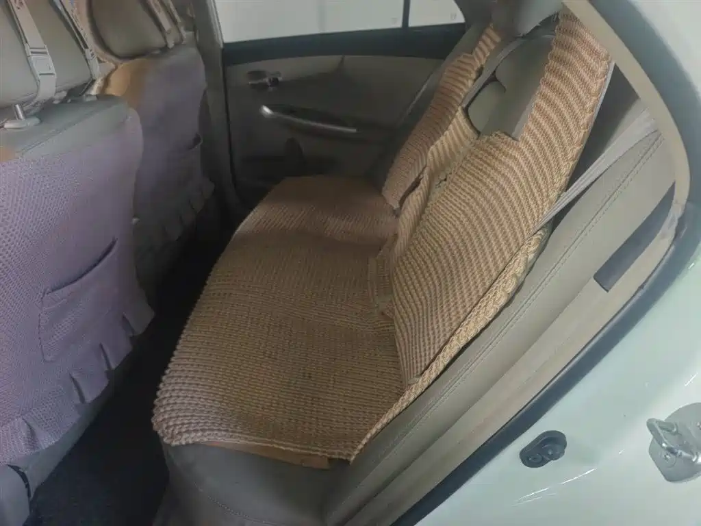 Toyota Corolla 2013 Special Edition 1.6L Auto Ultimate Cool GL фото 18