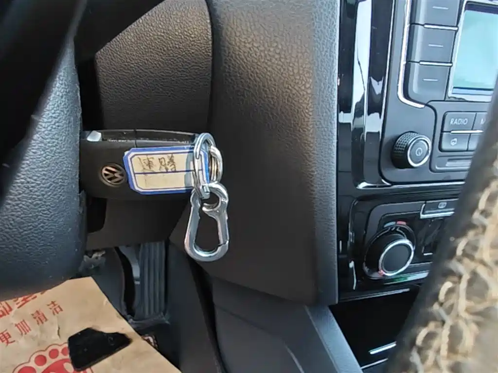 Volkswagen Sagitar 2015 1.6L Automatic Comfort фото 9