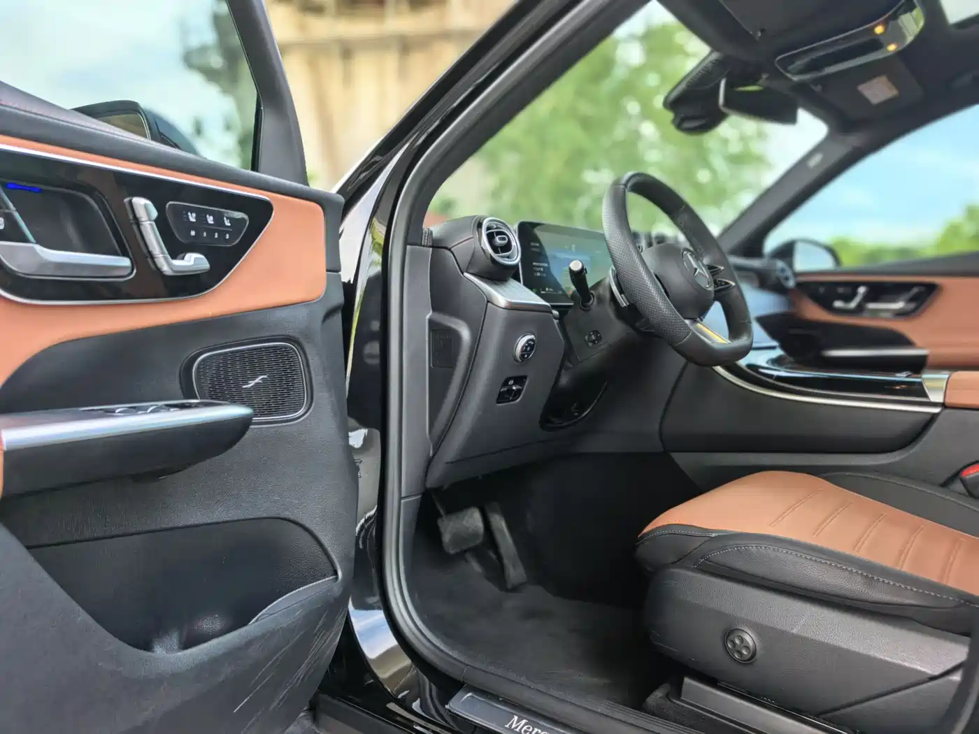 Mercedes-Benz GLC 2023 Facelift GLC 300 L 4MATIC Sport 7-Seater фото 4