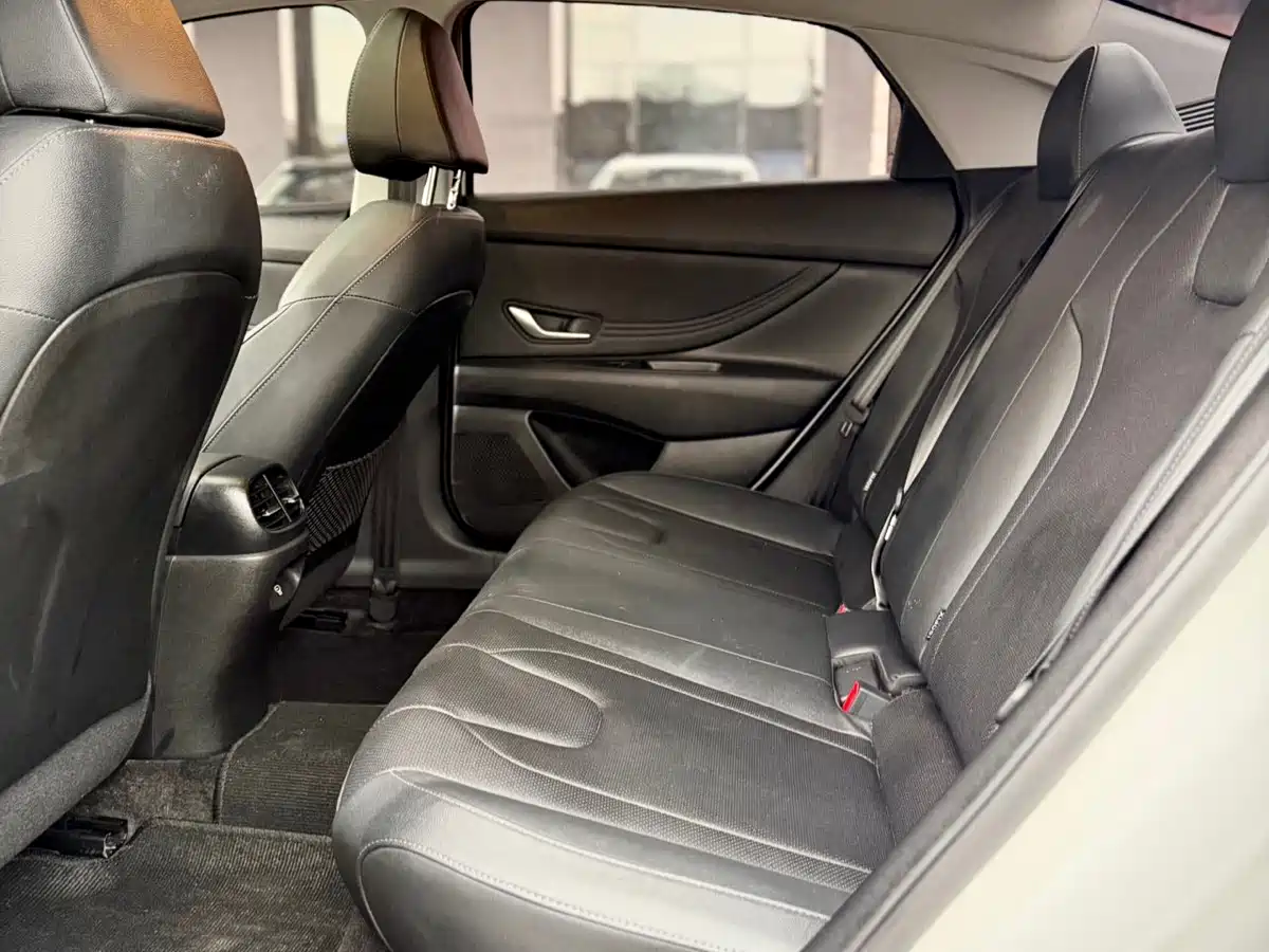 Hyundai Elantra 2023 Model 1.5L CVT LUX Premium Edition фото 11