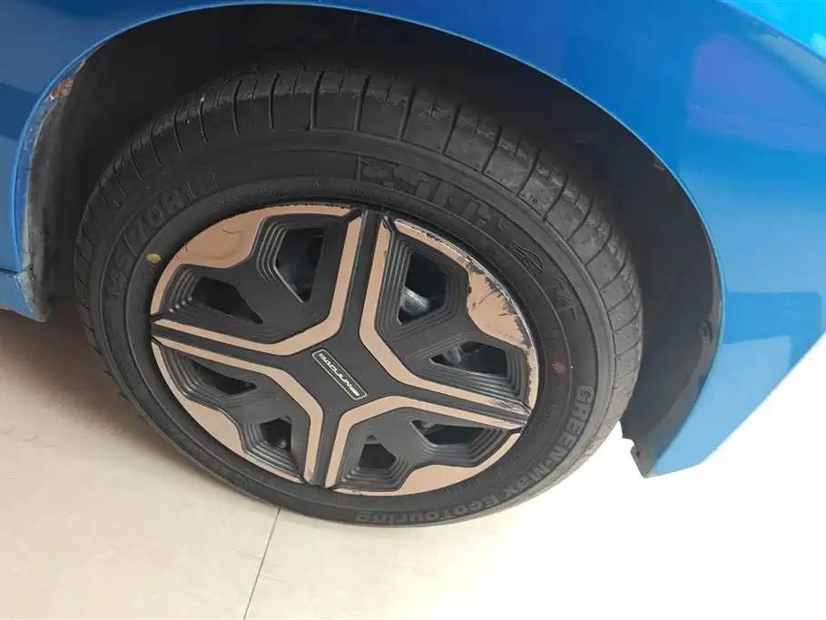 BAOJUN E200