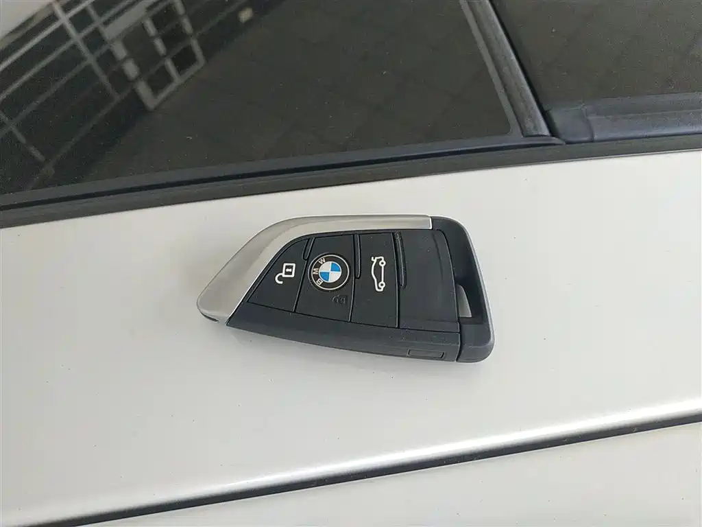 BMW 1 Series 2022 120i M Sport Shadow Edition фото 11