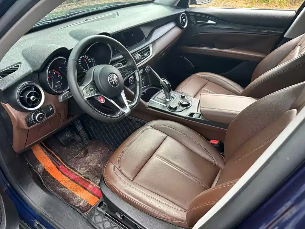 Alfa Romeo Stelvio 2018 2017 2.0T 200HP Luxury Edition