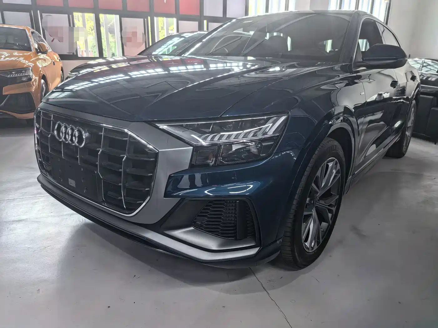 Фото 1 - Audi Q8