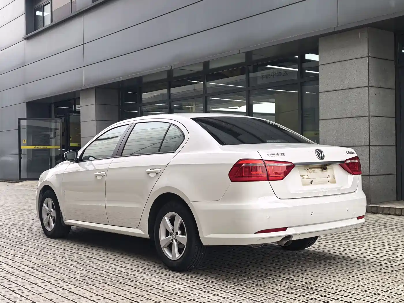 Volkswagen Lavida 2013 1.6L Automatic Trend Edition фото 4