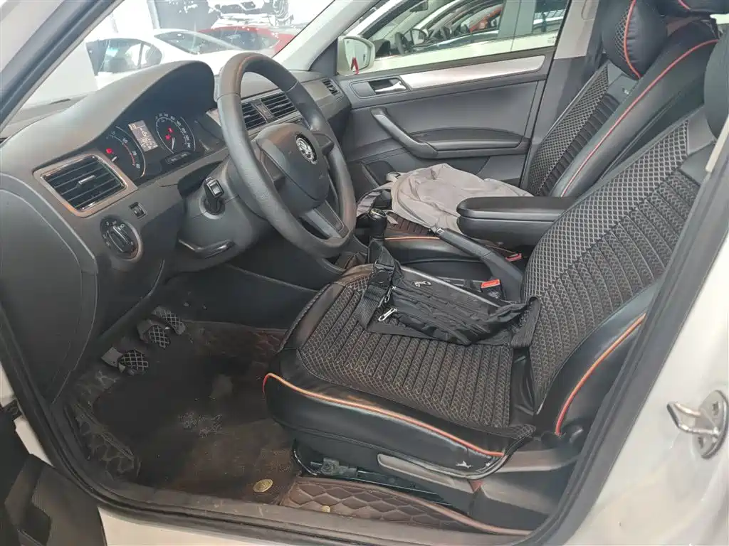 Škoda Skoda Rapid Spaceback 2016 1.6L Manual Pioneer Edition фото 11