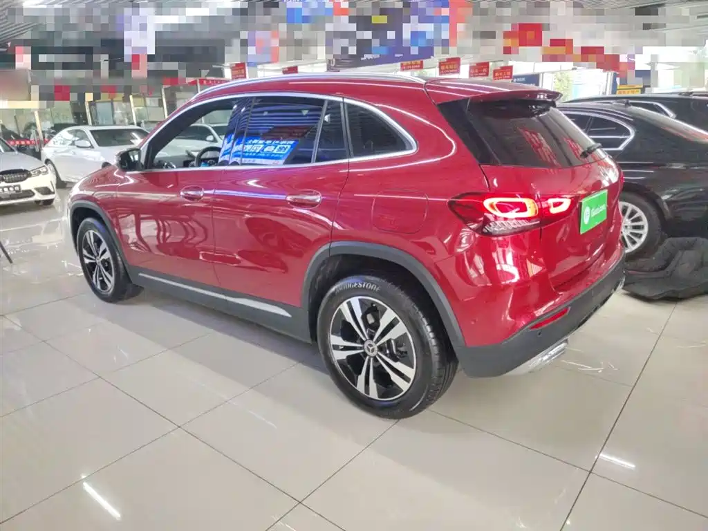MERCEDES-BENZ GLA