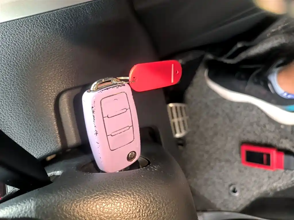 Volkswagen Polo 2014 1.6L Cross Polo Automatic фото 9