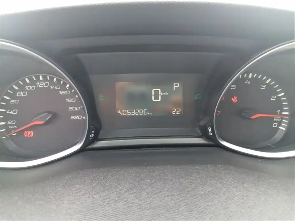 Peugeot 308S 2015 1.2T Auto Dynamic Edition фото 8